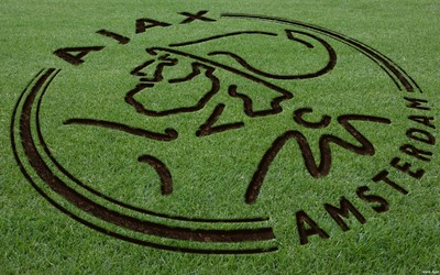 华体会电竞动态-乌克兰队这脚传球太写意